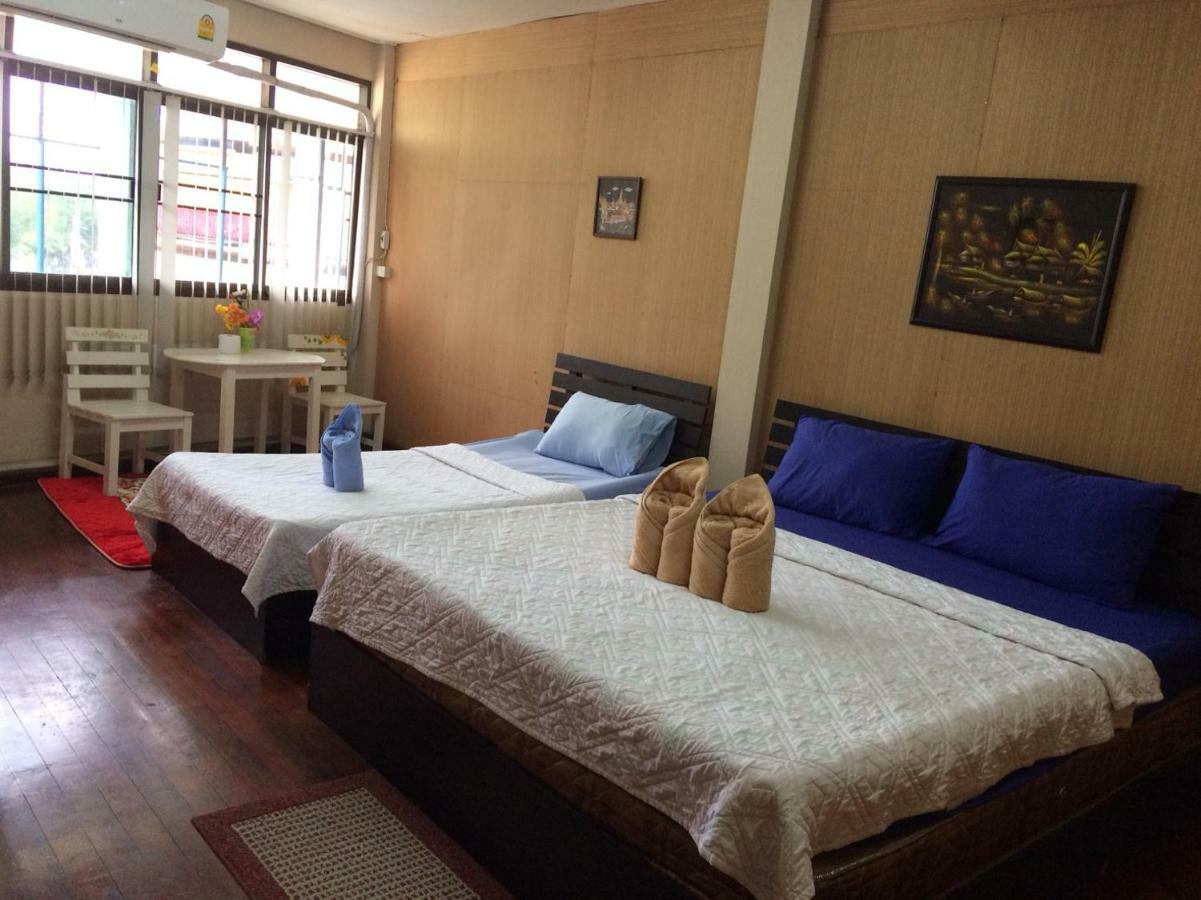 Changphuakgate Guesthouse Chiang Mai Exterior photo
